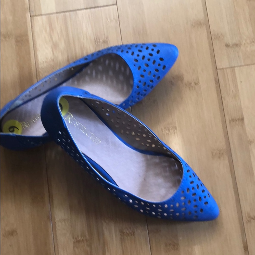 Size 9 Restricted Flats